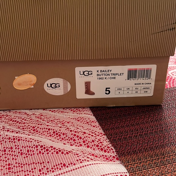 GREAT CONDITION UGGS! - Picture 3 of 5